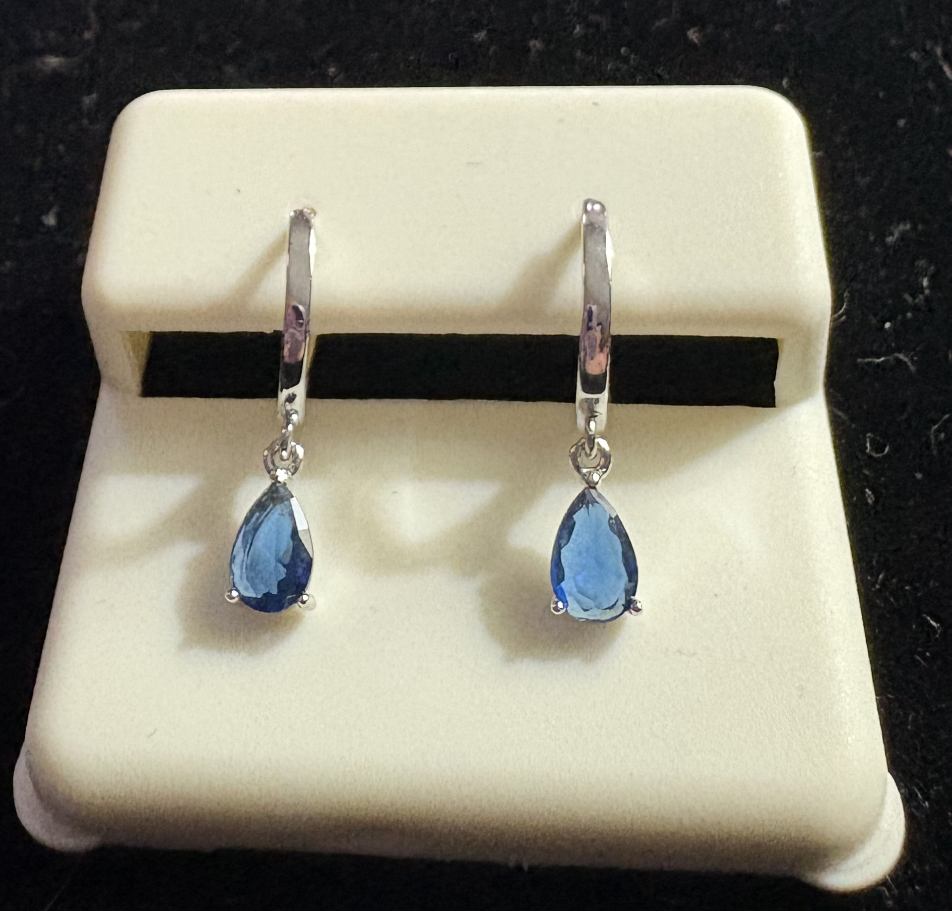 .925 Sterling Silver Pear Cut Blue simulated Sapphire Drop & Dangle Leverback Earrings 2 cm NWT (J26)