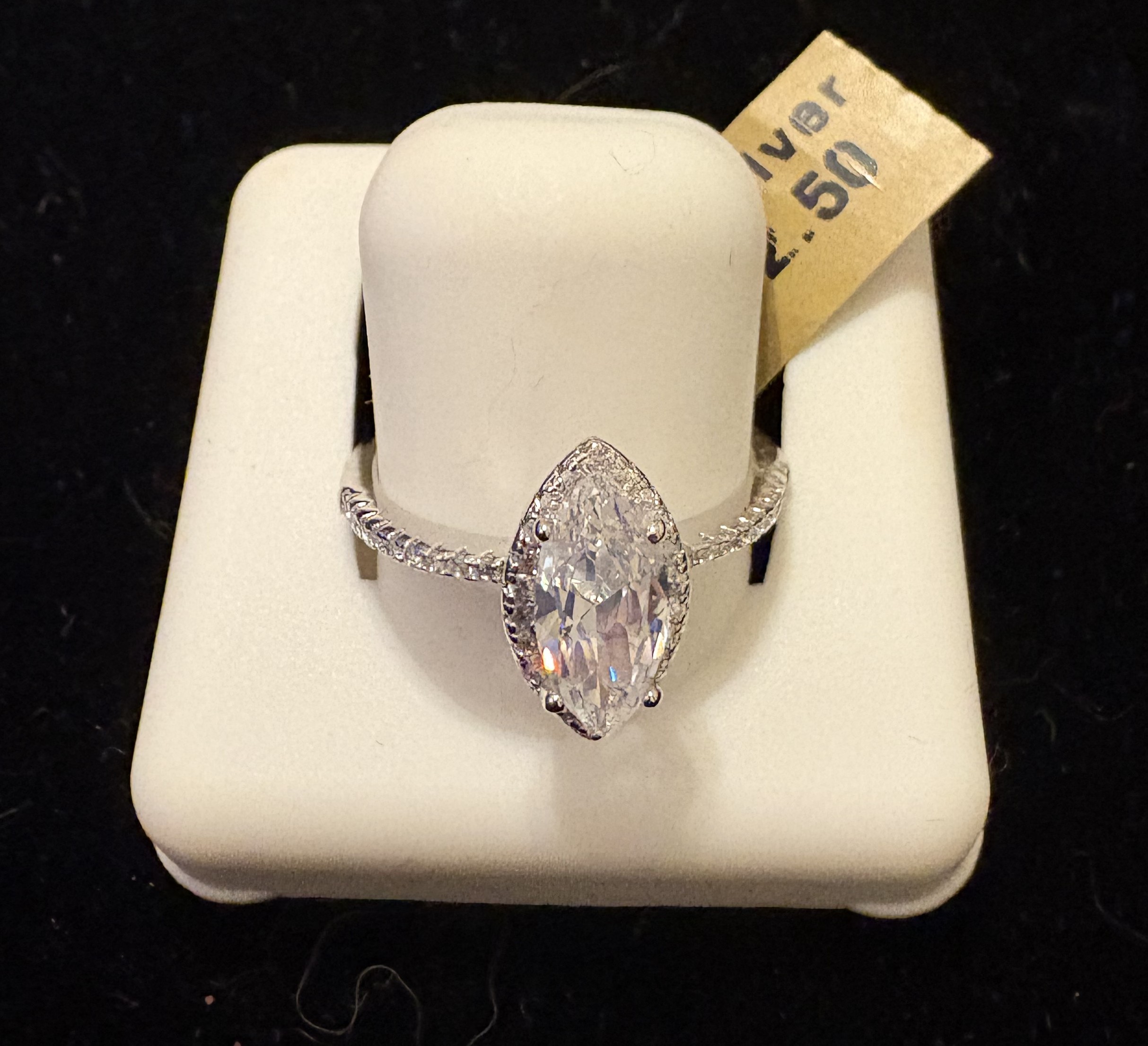 .925 Sterling Silver Cubic Zirconia Marquise Cut Ring Size 6. 1 cm . NWT (J54)