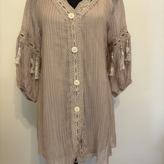 BOHO CHIC Pretty Angel Beige blended silk and polyester with lace and tassels top size S. NWT. (AM-SK-10961) (A57)