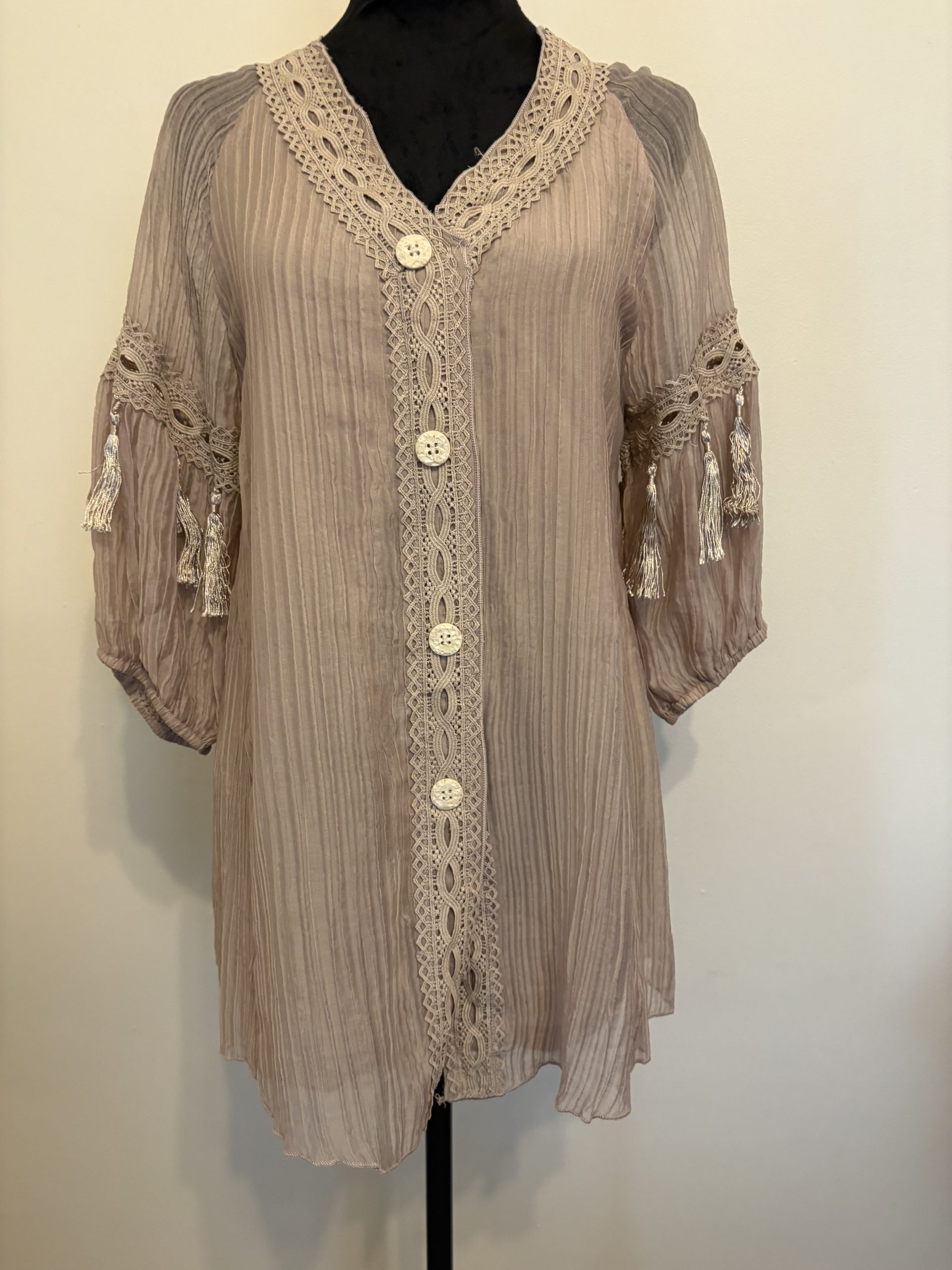BOHO CHIC Pretty Angel Beige blended silk and polyester with lace and tassels top size S. NWT. (AM-SK-10961) (A57)